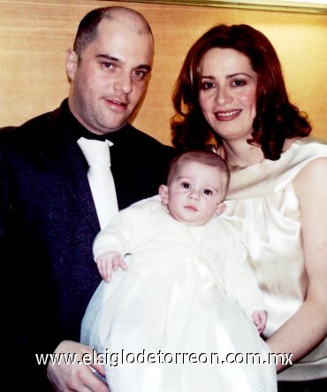 27042007
Alejandra Aguiñaga de Beltramelli y Vittorio Beltramelli Doldi con su hijito Giorgio Gian Battista Beltramelli Aguiñaga.