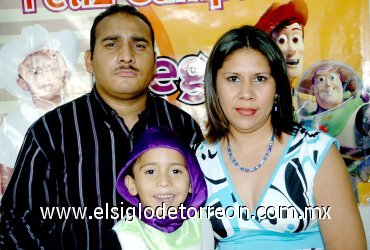 28042007
Diego de Jesús Palacios Vázquez fué festejado por sus padres, Jesús Palacios y Gabriela Vázquez, al cumplir tres años de edad