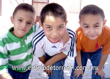 30042007
Jared Chong González, Christian González Guerrero y Edson Chong González.