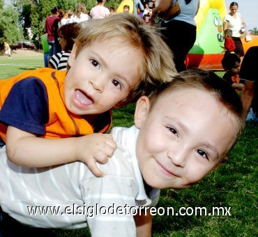 30042007
Carlos Alexis y Orlando González Saucedo.