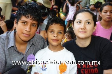30042007
Eduardo y Jesús Guadalupe de la Cruz Morales y Diana Karime Reynoso.