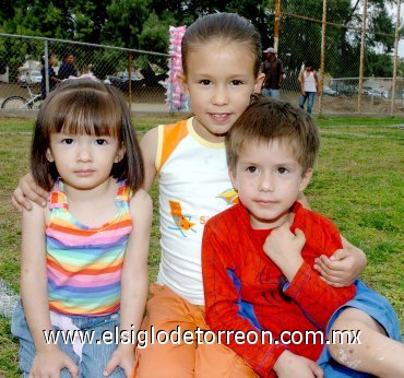 30042007
Pily, Alberto y Pamela Nogueira Guerrero.