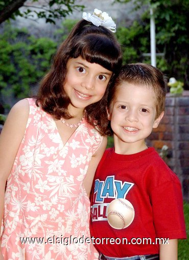 30042007
Sofía y Andrés Araiza Lozano celebrarán hoy el Día del Niño.