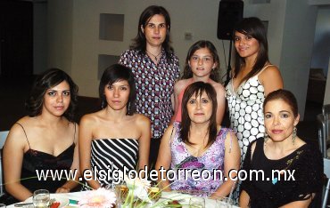 29042007
Lily Macías, Melisa López, Margarita de Elizondo, Socorro de Anchondo, Fernando López, Ana sofía Elizondo y Mónica