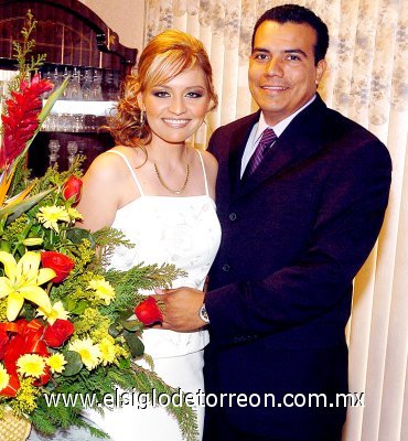 29042007
L.A.E. Irma Ávila Martínez y L.R.H. Nicolás Contreras Morales contrajeron matrimonio civil, el sábado 21 de abril de 2007.