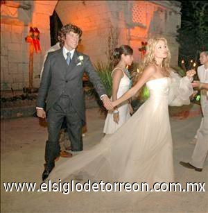 A lo largo de 25 años, Paulina Rubio se ha convertido en una de las cantantes pop más cotizadas de México y muestra de ello fue su boda a la que asistieron personalidades de talla internacional como el español Alejandro Sanz, el argentino Coti, y los mexicanos Juan Gabriel Marco Antonio solís y Ana Gabriel.
