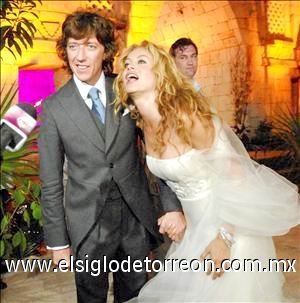 Ante cámaras de medios nacionales e internacionales, la intérprete de 'Ni una sola palabra' explicó que espera ser mamá de varios niños, 'les voy a dar muchos rubitos malcriados, tres o cuatro', indicó emocionada la cantante.