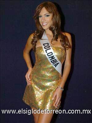 La señorita Colombia, Eileen Roca posa para la prensa  durante la presentación del concurso Miss Universo en Ciudad de México.