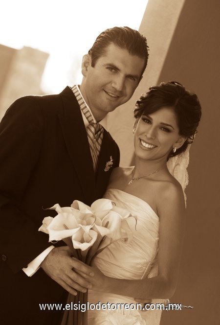 Sr. Fernando Alberto Gilio Calero y Srita. Ana Lucía Cepeda Sáenz contrajeron matrimonio en la parroquia de San Pedro Apóstol.


Maqueda