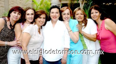 04052007
Liliana Gutiérrez de Dingler acompañada de Marcela de Guerrero, Lizy de Papadópulos, Anis de Dingler, Goga Dingler, Dinorah de Dingler y Susy de Dingler, anfitrionas de su fiesta de canastilla.