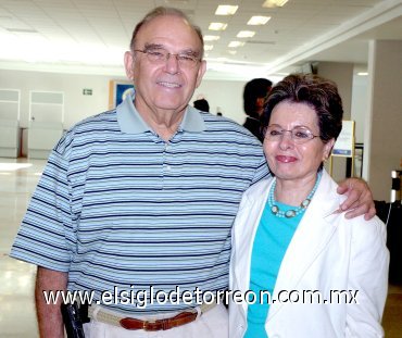 01052007
Enrique Sada y Martha de Sada viajaron a Mazatlán.