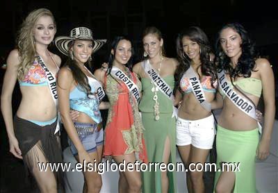 De izquierda a derecha, las representantes al certamen Miss Universo de Puerto Rico, Uma Blasini; Colombia, Eileen Roca; Costa Rica, Veronica Gonzalez; Guatemala, Alida Maria Boer; Panamá, Sorangel Matos, y El Salvador, Lissette Rodriguez, durante su visita al estado de Chiapas.