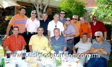 06052007
Jorge Armando junto a Juan, Jorge, Fernando, Carlos, Ómar, Cuauhtémoc, Lalo, Javier, Pedro, Gerardo, Joaquín, Juan José y Luis