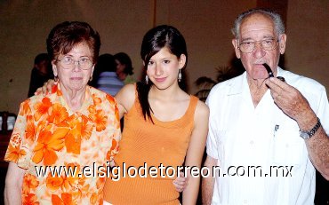 06052007
Alfredo Lugo González, Carmelita González de Lugo y su nieta María Isabel