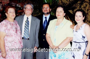 06052007
Sr. Enrique Baqueiro Rojas celebró su cumpleaños 85, en compañía de María del Carmen, Ángel Enrique, Elisa Guadalupe y María de los Ángeles.