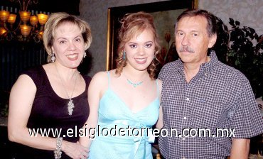 07052007
Clarissa con sus papás, Germán Vargas y Odila Villarreal de Vargas.