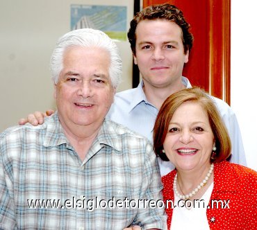 09052007
Heriberto Ramos Salas, Isabel Cobo Celada y Ernesto Ramos Cobo.