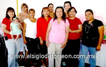 06052007
Clara Ríos de Rodríguez, en la fiesta de regalos que le ofrecieron por el próximo nacimiento de su bebé.