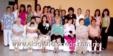 06052007
Claudi Rivas de Recio recibió muchas felicitaciones por el próximo nacimiento de su bebé, en la fiesta de canastilla que le ofreció Angélica Sánchez de Recio
