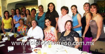10052007
Por el próximo nacimiento de su bebé, Gabriela Matt de Orozco fue homenajeada con una fiesta de canastilla.