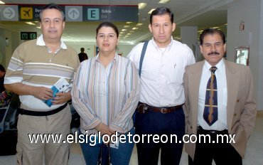 07052007
Beatriz Adame, Mario Bustos, Fernando Saldívar y Roberto Ricalde viajaron a Veracruz.