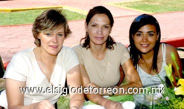 11052007
Perla Solares de Kuri, Rocío Vargas de Kuri y Helue Sánchez Kuri