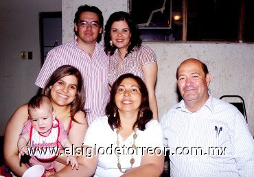 11052007
Rafael y Norma García de Alba, Jazmín y Antonio Naim El Sayah, Rafael e Ivette García de Alba.