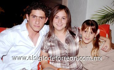 13052007
Beto Valdés, Ana Cecy Saborit y Natalia Lugo.