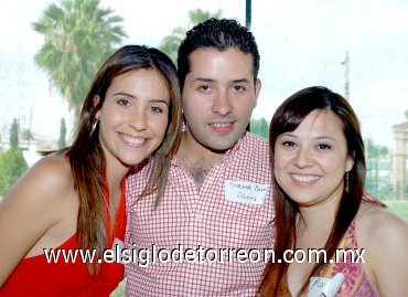 13052007
Gaby de Moreno, Armando Barrón y Marcela Ollervides, asistieron al primer encuentro de paisanos zacatecanos.
