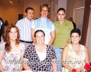 13052007
Magdalena V. de Murra, Delfina Madero Madero, Paty Valdés Madero, José de la Luz Aranda, María Elena V. de Aranda y Denisse Pacheco  Valdés.