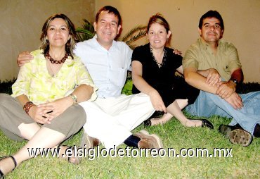 13052007
Manolo con sus hermanos Nena Velasco de Medina, Adriana Velasco de Allande y Alberto Velasco Gutiérrez.