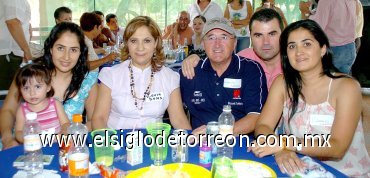 13052007
Manuel Luévanos, Laura de Luévanos, Verónica Luévanos, Bárbara Luévanos y Gonzalo Ramírez.