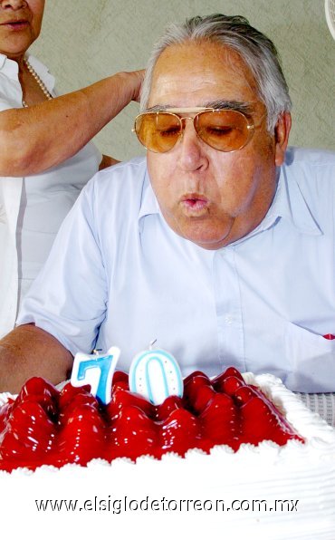 14052007
Como todo cumpleañero, don Jorge pidió su deseo.