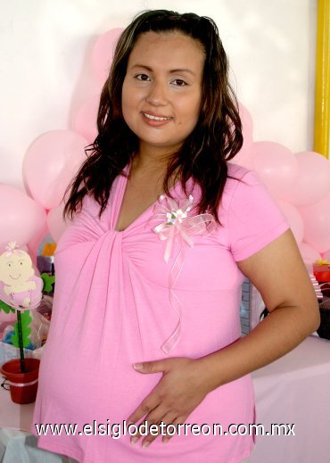 11052007
Clara Ríos de Rodríguez, en su fiesta de regalos por el próximo nacimiento de su bebé