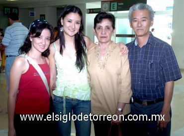 12052007
Hiromi, Lulú, Alfonso y Kaori Hayakawa viajaron a México.
