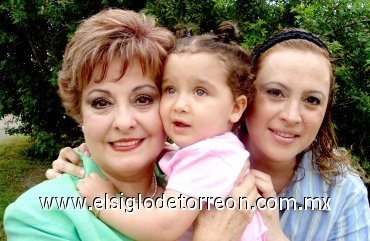 18052007
Isabel Mijares con su nieta Andrea Nájera Zúñiga y su hija Malena de Nájera