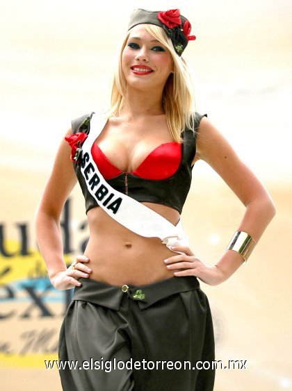 Otras participantes presentaron aspectos más contemporáneos de sus naciones. 



Miss Serbia.
