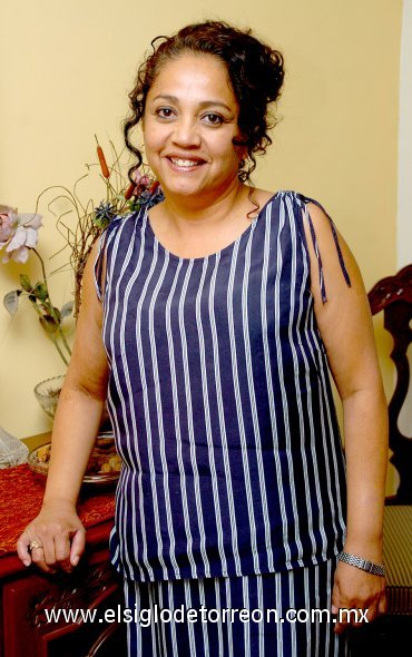 17052007
Ma. del Carmen de la Cruz Rosas, fué festejada por su cumpleaños