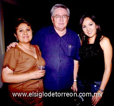 21052007
Hilda, Manuel y Lizbeth Gallardo