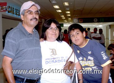 20052007
Beatríz Ordoñez, Humberto y Martín Castillo viajaron a México.