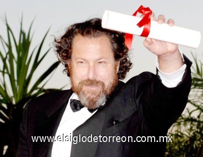 El cineasta estadounidense Julian Schnabel, recibió el premio al mejor director por 'Le scaphandre et le papillon'. Durante la ceremonia de entrega de galardones con la que se clausuró el certamen en cannes, francia.