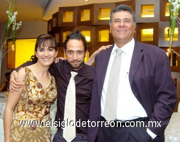 22052007
Bedia de Tovalín, Mario Domm y Carlos Tovalín, en la boda de Esther Domínguez y Mario Cruz.