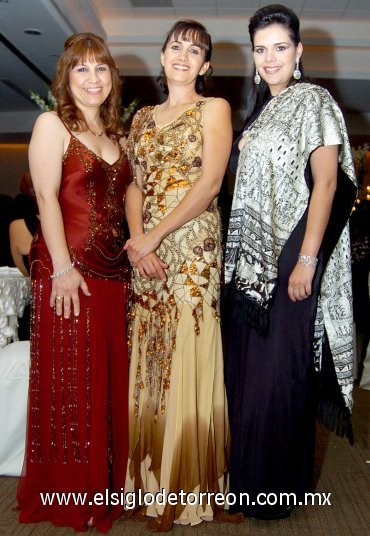 22052007
María del Roble González, Claudia de Olmos y Bedia de Tovalín.