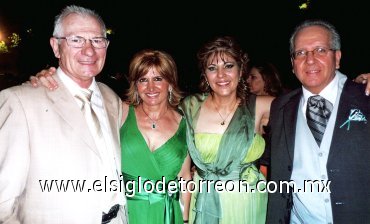 25052007
Leopoldo Reynoard, Paty de Murra, Alicia Berrueto de Acosta y Eduardo Acosta.