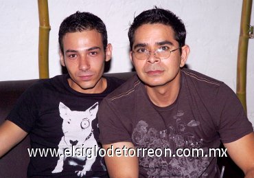 25052007
Ramiro y Miguel, en pasada reunión social.