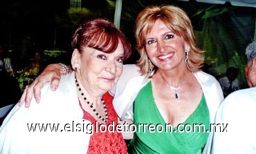 27052007
Mina Binth de Martin y Paty Zarzar de Murra.