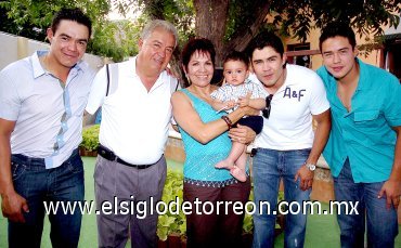 27052007
Vicente, Delfino, Guadalupe, Sebastían, Jorge y Alejandro.
