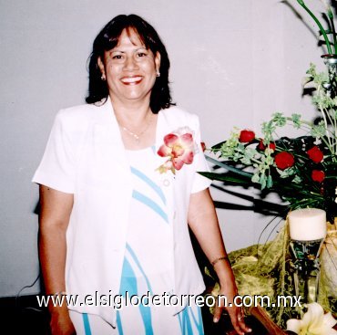 28052007
Josefina Lozano Arciniega en la celebración que le organizaron familiares y amigos por sus 30 años de servicio a la educación.