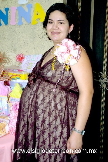 27052007
María Guadalupe Delgado de Aguirre, le organizaron fiesta de regalos para bebé.