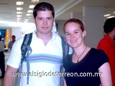 29052007
Juan José Andrade viajó a Monterrey y lo despidió Bárbara Willy.